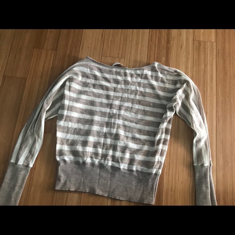 Light weight sweater - Picture 3 of 3